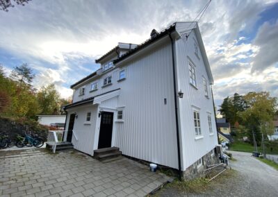 Male gammel hus i Nordstrand Åasdalsveien