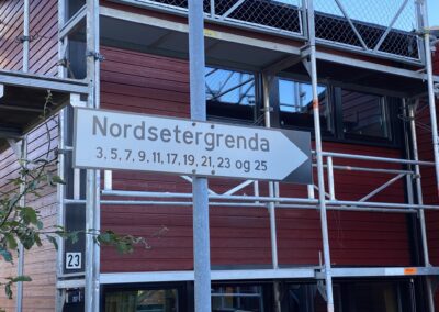 Stor prosjekt for Fjehytta borettslag – male fasade av over 40 rekkehus -Nordsetergrenda